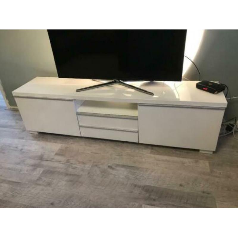 Hoogglans tv meubels €65