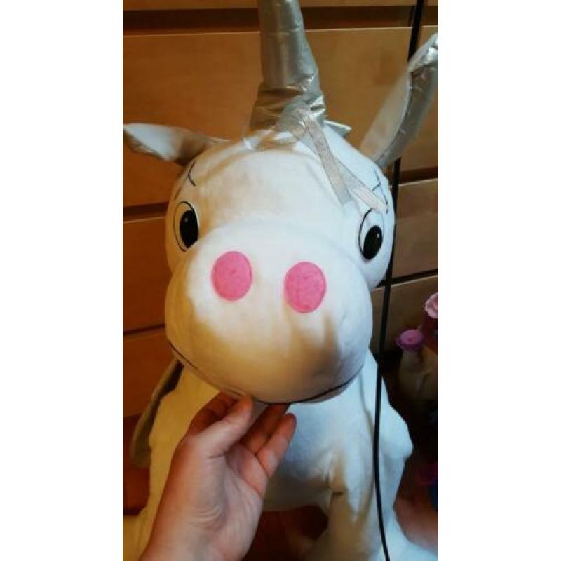 Hele grote unicorn knuffel.