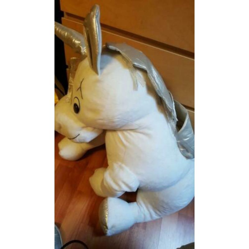 Hele grote unicorn knuffel.