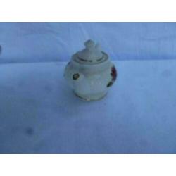 (A73-19) Miniatuur theepotje Finsburry Fine Bone China