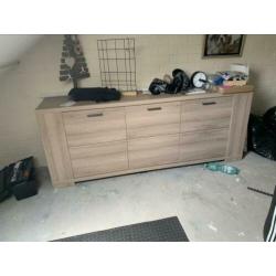 Eettafel, salontafel, tv-kast en dressoir