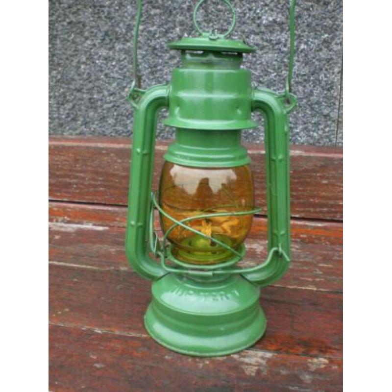 Olielamp Jupiter 1 made in Poland geelig glas pit/brander OK