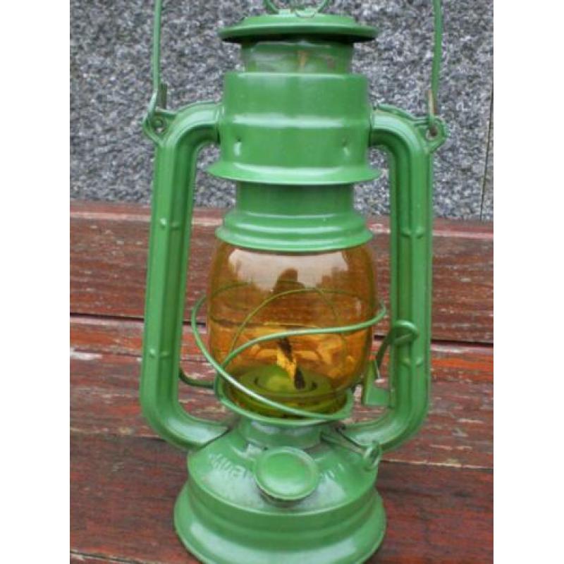 Olielamp Jupiter 1 made in Poland geelig glas pit/brander OK