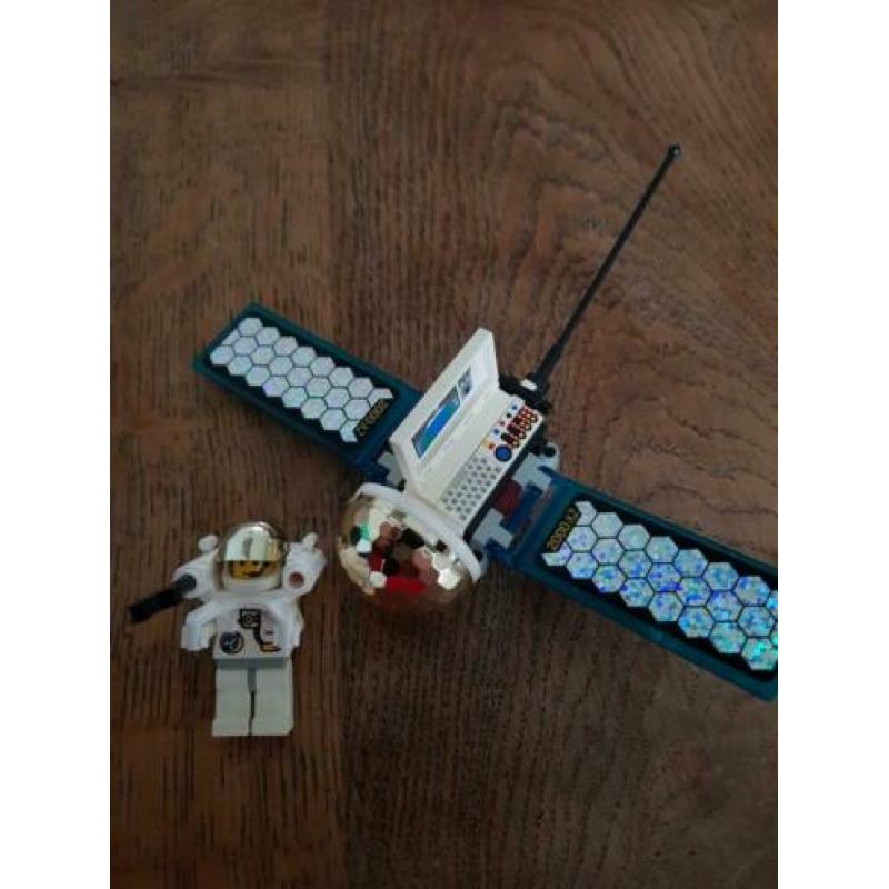 Lego Satellite with Astronaut 6458 (1999)