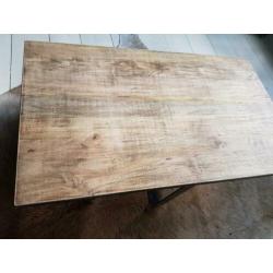 Stoere industriële salontafel