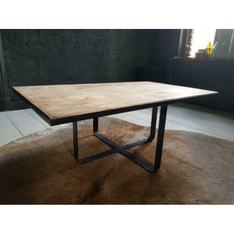 Stoere industriële salontafel