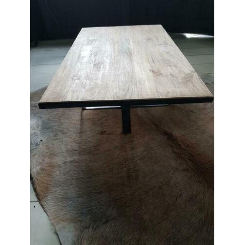 Stoere industriële salontafel