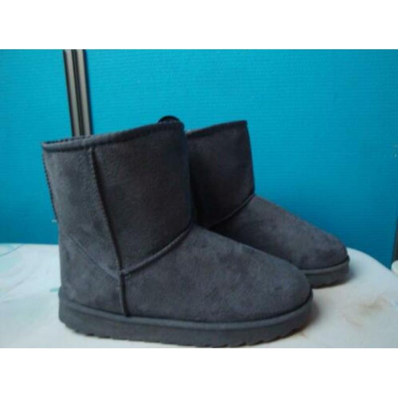 Nieuwe grijze half hoge bont gevoerde UGGS. Maat 40