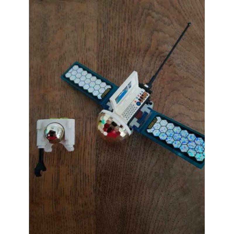 Lego Satellite with Astronaut 6458 (1999)