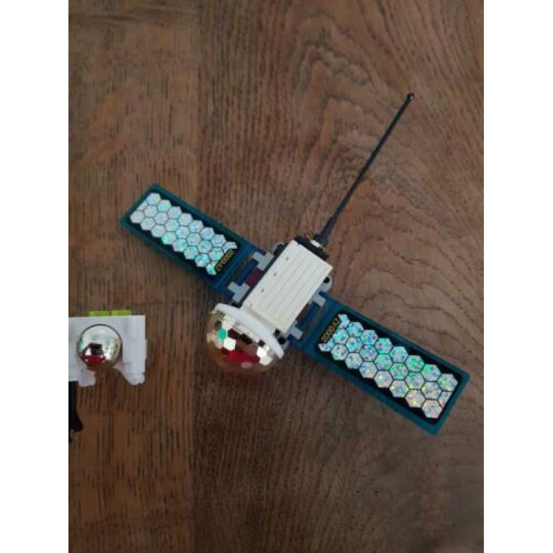 Lego Satellite with Astronaut 6458 (1999)