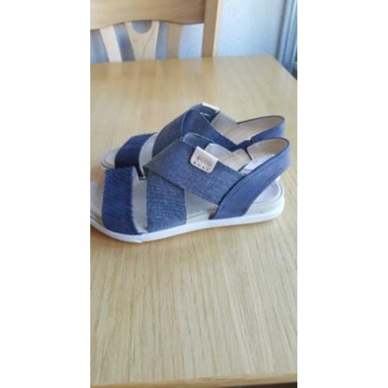 Dames ecco sandalen maat 35.