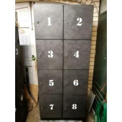 Gave houten locker kast in beton look met nummers