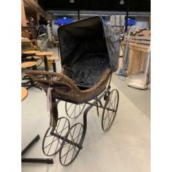 Antieke kinderwagen