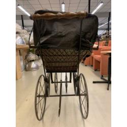 Antieke kinderwagen